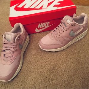 ❌SOLD❗️❌Nike Air Max 1 Jewel Swoosh